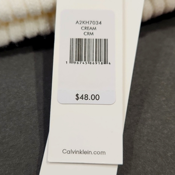 NWT Calvin Klein Cream Faux Fur Pom-Pom Knit Beanie Hat One Size MSRP $48 - Picture 6 of 10